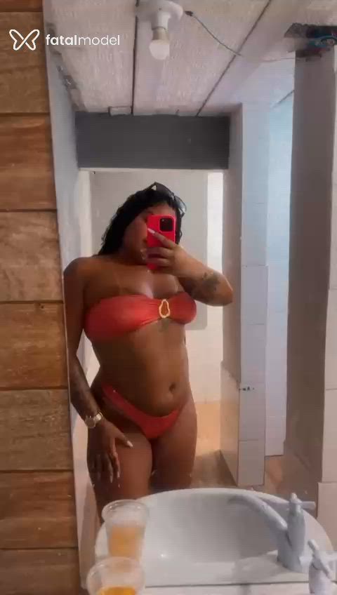Acompanhante mulher morena (o) de olhos castanhos - Larissa Acompanhante mulher morena (o) de olhos castanhos - Larissa
