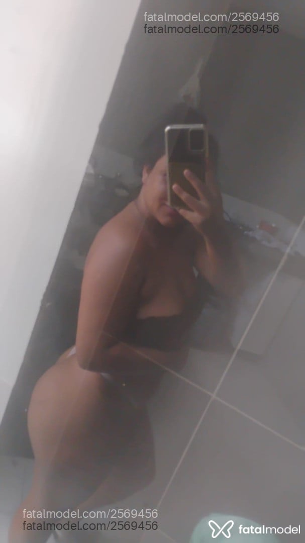 Acompanhante mulher com cabelo castanho de olhos pretos - Bárbara