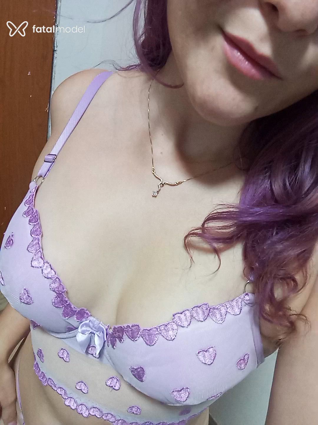 Acompanhante mulher com cabelo colorido de olhos castanhos - Lunalorys Acompanhante mulher com cabelo colorido de olhos castanhos - Lunalorys