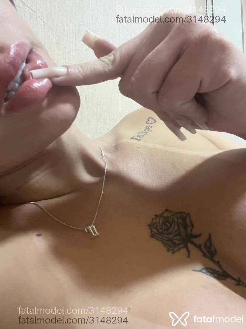 Acompanhante mulher trans loira (o) de olhos pretos - Jasminy Santini