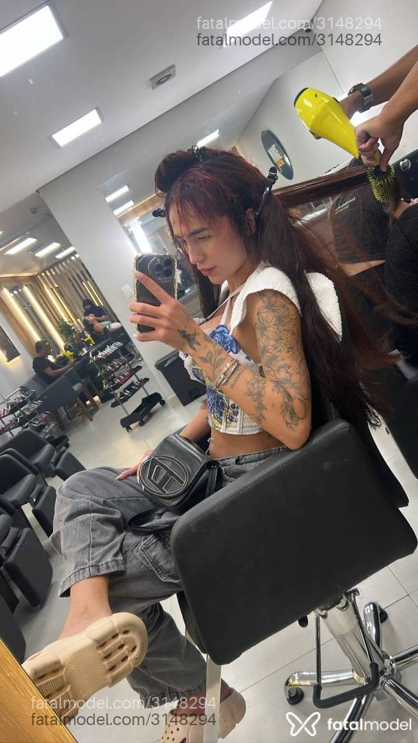 Acompanhante mulher trans morena (o) de olhos pretos - Jasminy Santini