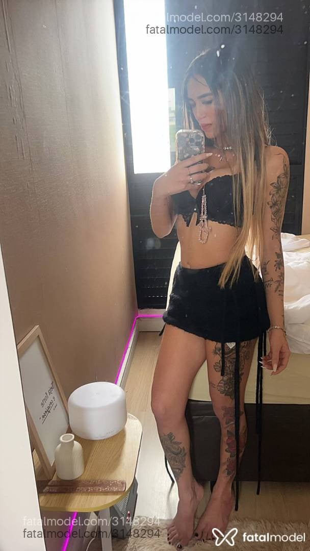 Acompanhante mulher trans loira (o) de olhos pretos - Jasminy Santini