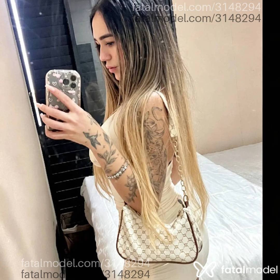 Acompanhante mulher trans loira (o) de olhos pretos - Jasminy Santini
