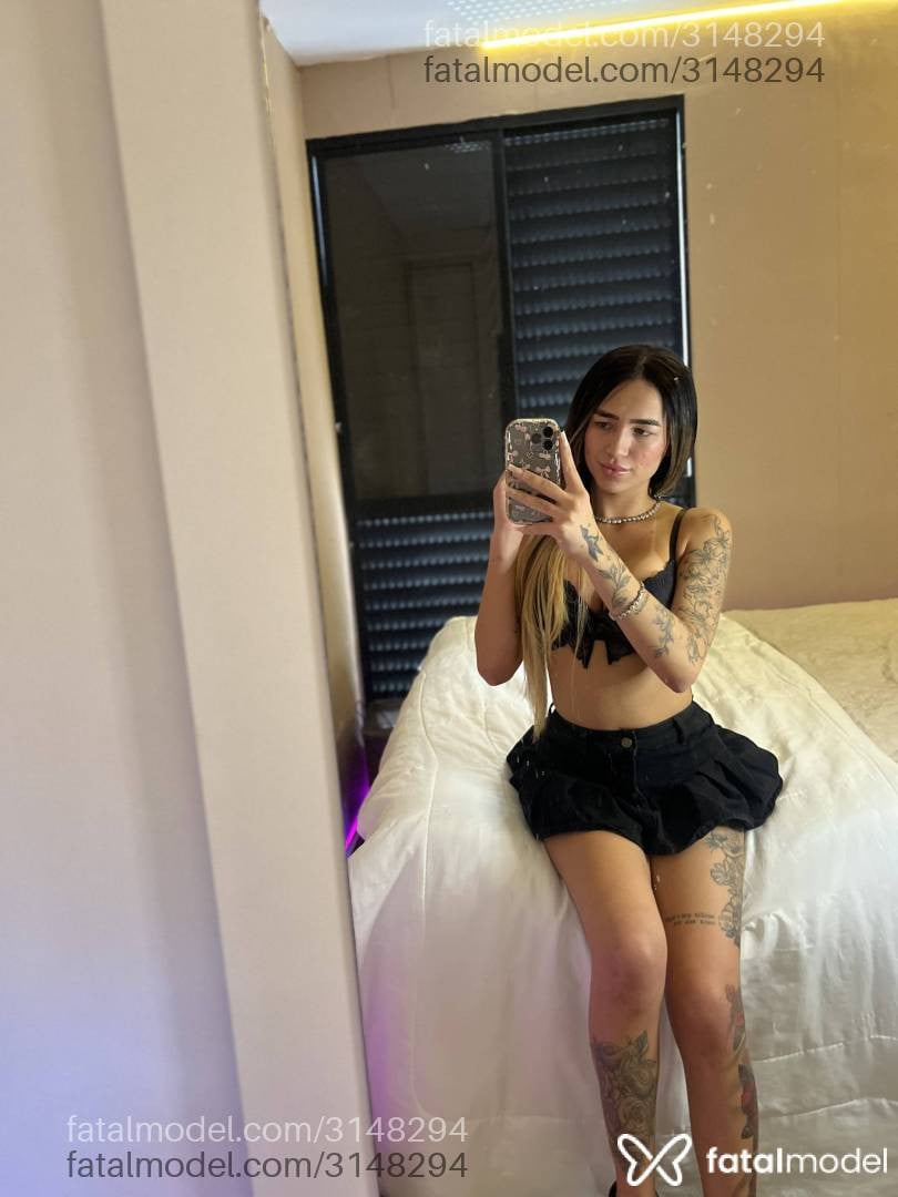 Acompanhante mulher trans loira (o) de olhos pretos - Jasminy Santini