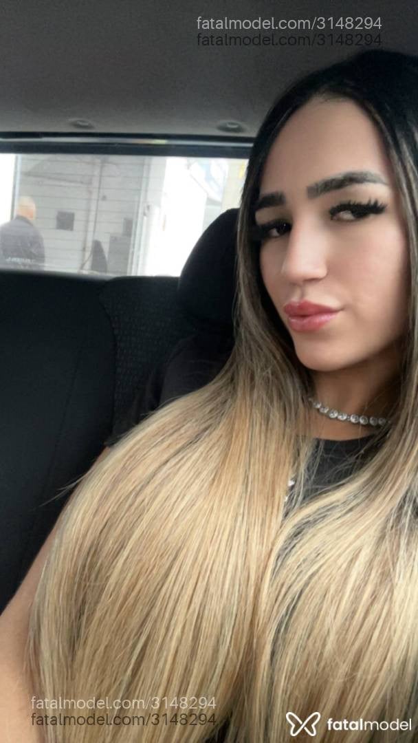 Acompanhante mulher trans loira (o) de olhos pretos - Jasminy Santini