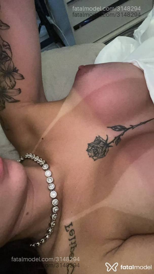 Acompanhante mulher trans morena (o) de olhos pretos - Jasminy Santini