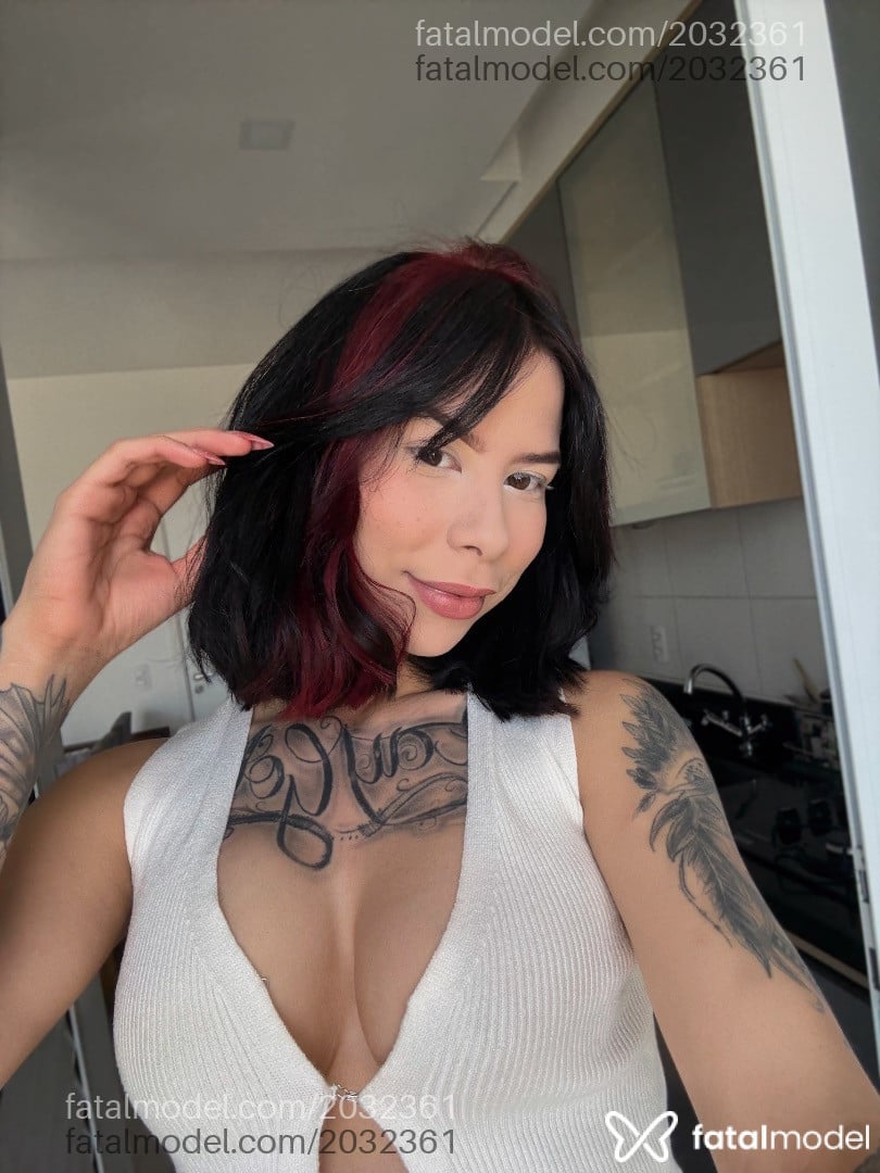 Acompanhante mulher com cabelo castanho de olhos castanhos - Luciana