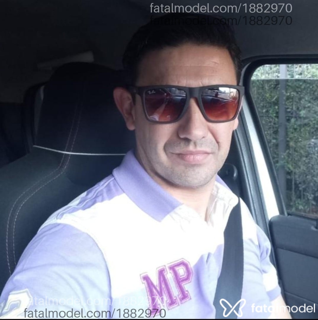 Acompanhante homem com cabelo castanho de olhos castanhos - Ricardo
