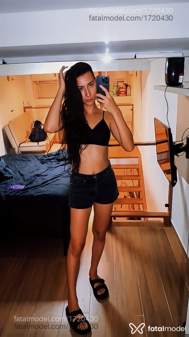 Acompanhante mulher trans morena (o) de olhos castanhos - Lua