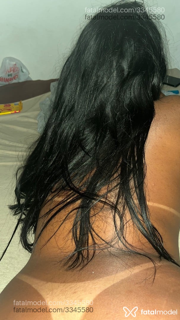 Acompanhante mulher morena (o) de olhos pretos - Julia