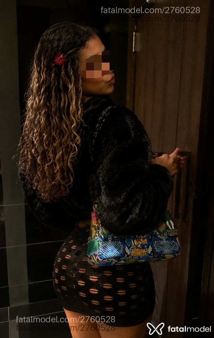 Acompanhante mulher loira (o) de olhos pretos - Melina