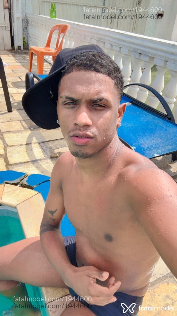 Acompanhante homem morena (o) de olhos pretos - Novinzo
