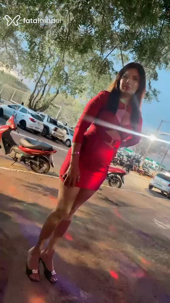 Acompanhante mulher com cabelo colorido de olhos castanhos - Pantera Negra Acompanhante mulher com cabelo colorido de olhos castanhos - Pantera Negra
