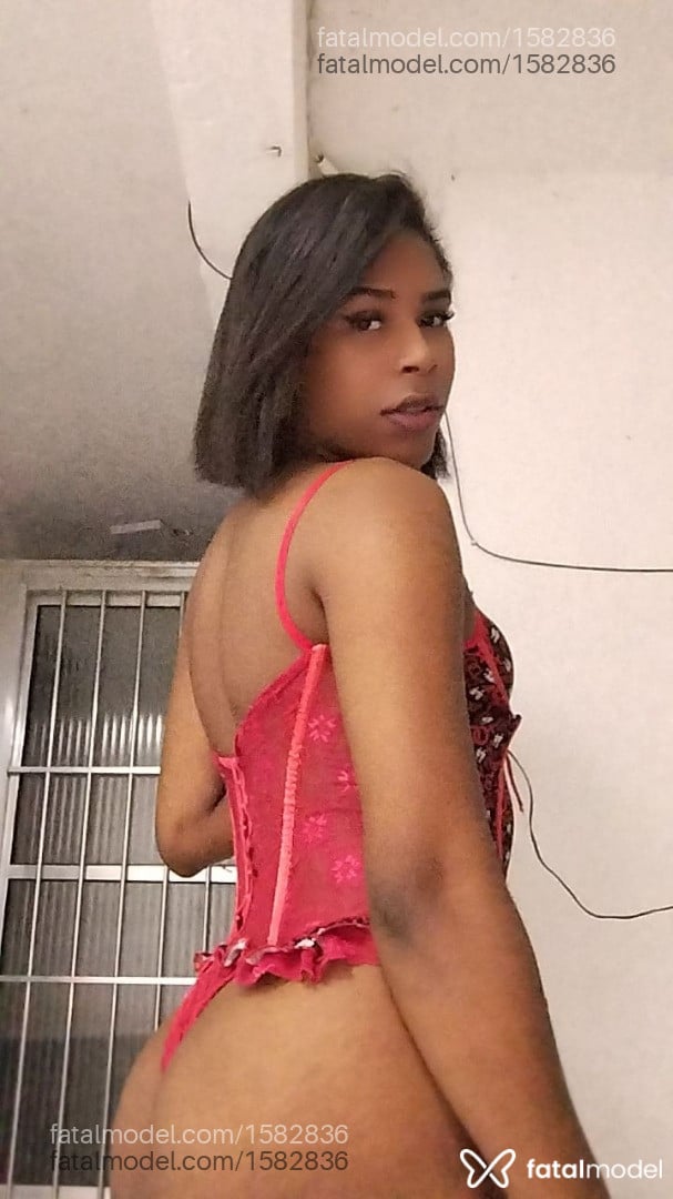 Acompanhante mulher trans morena (o) de olhos castanhos - Juuby