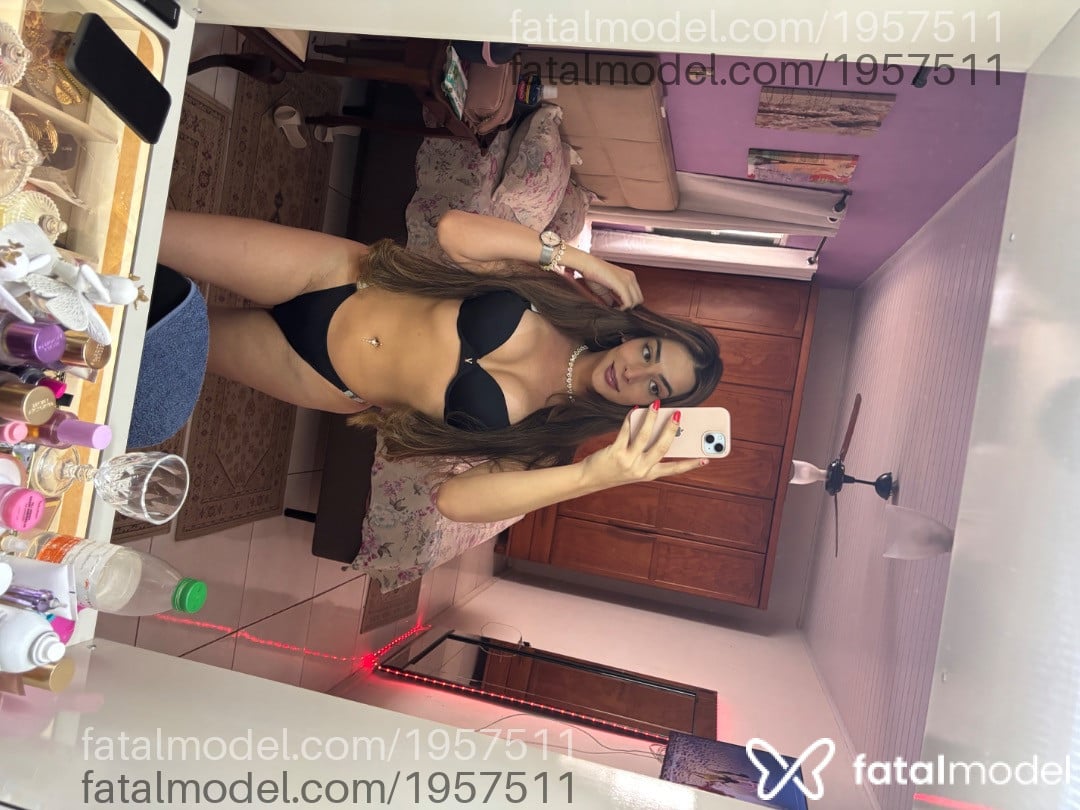 Acompanhante mulher trans morena (o) de olhos mel - Daniela Catelan