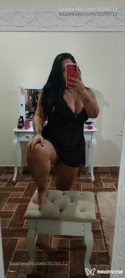 Acompanhante mulher morena (o) de olhos castanhos - Thataa