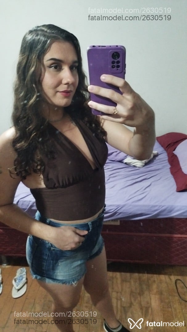 Acompanhante mulher trans morena (o) de olhos mel - Larissa