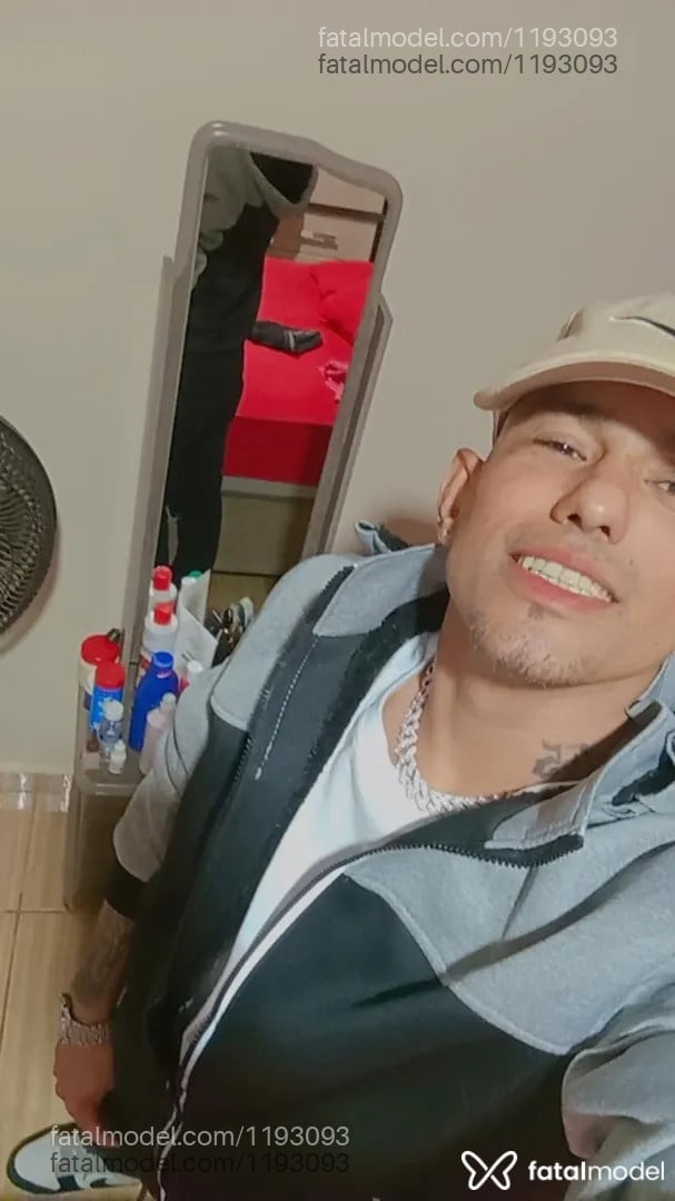 Acompanhante homem com cabelo castanho de olhos castanhos - Moreninho Novoaqui
