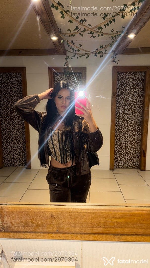 Acompanhante mulher morena (o) de olhos castanhos - Camila