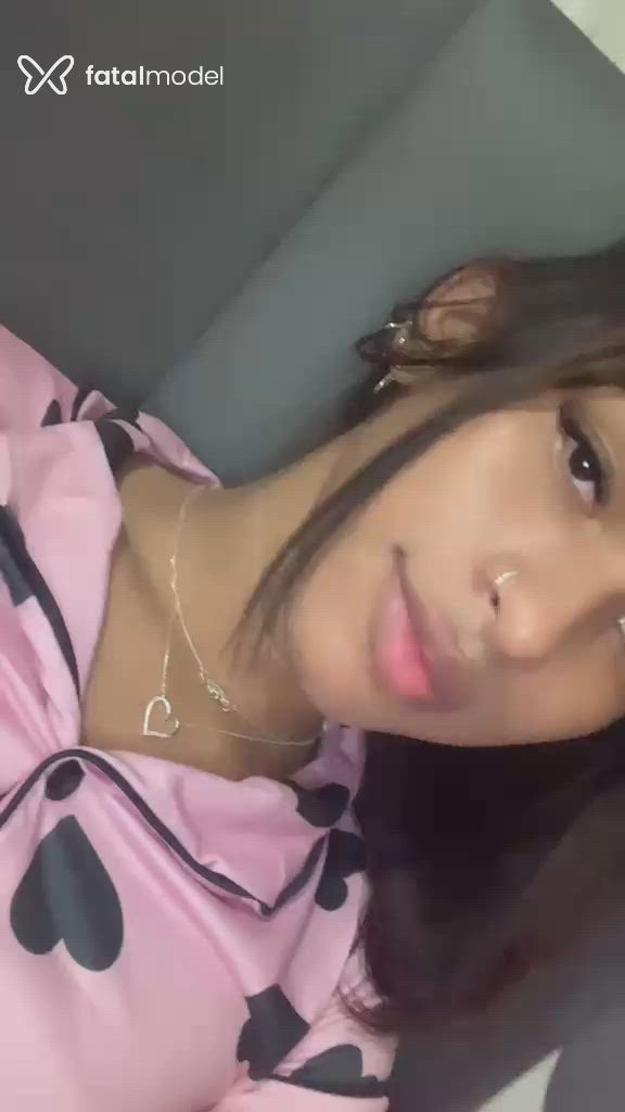 Acompanhante mulher trans morena (o) de olhos castanhos - Nabi