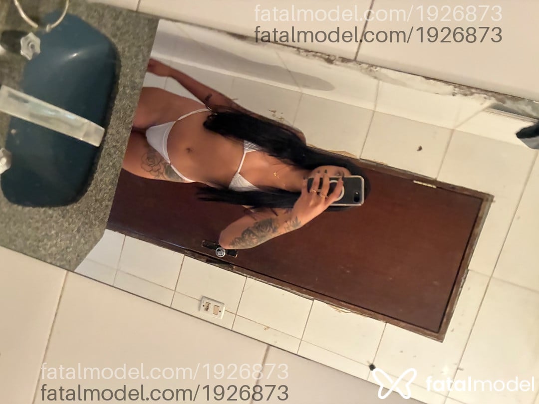 Acompanhante mulher com cabelo castanho de olhos castanhos - Scarlett Prado