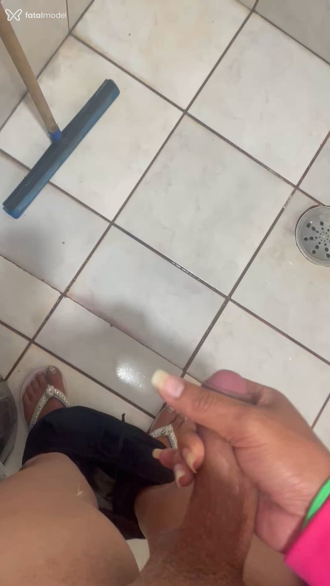 Acompanhante mulher trans com cabelo castanho de olhos verdes - Shofia