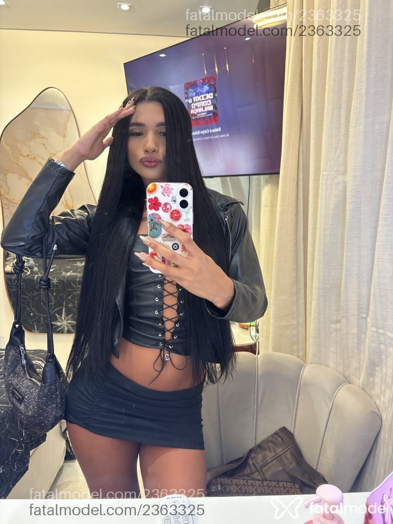 Acompanhante mulher morena (o) de olhos pretos - Manu Acompanhante mulher morena (o) de olhos pretos - Manu