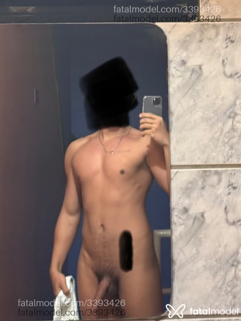 Acompanhante homem com cabelo castanho de olhos pretos - Filipe