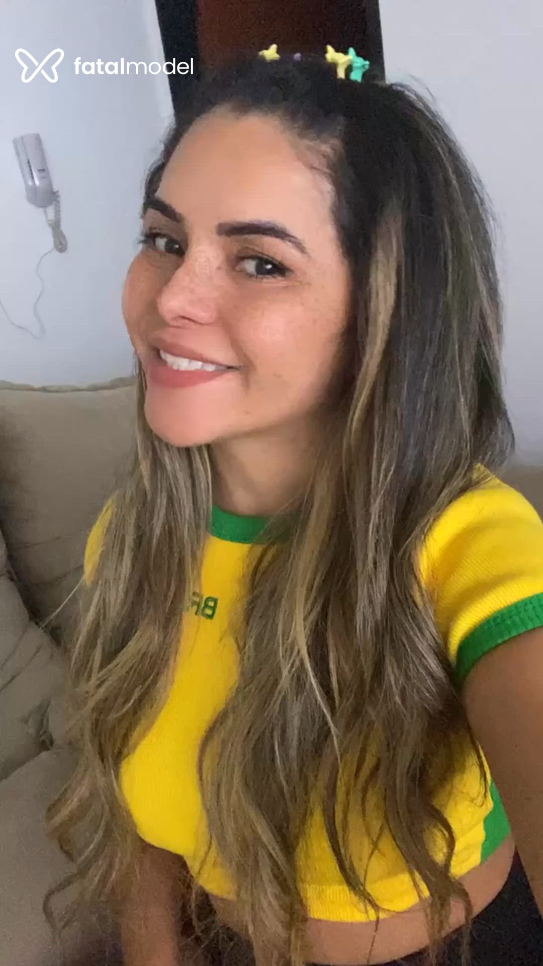 Acompanhante mulher loira (o) de olhos pretos - Lara Manciny