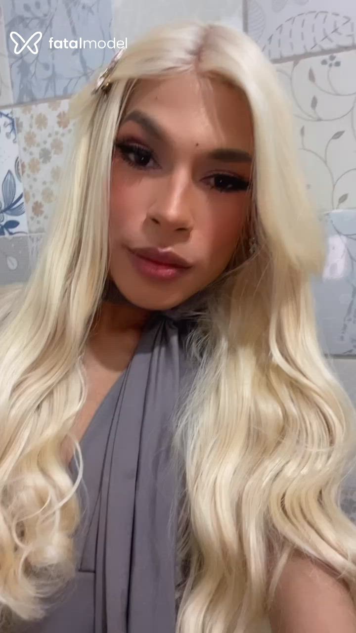 Acompanhante mulher trans com cabelo castanho de olhos castanhos - Lívia