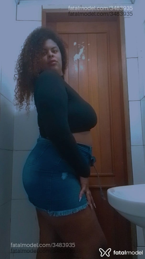 Acompanhante mulher morena (o) de olhos castanhos - Morena