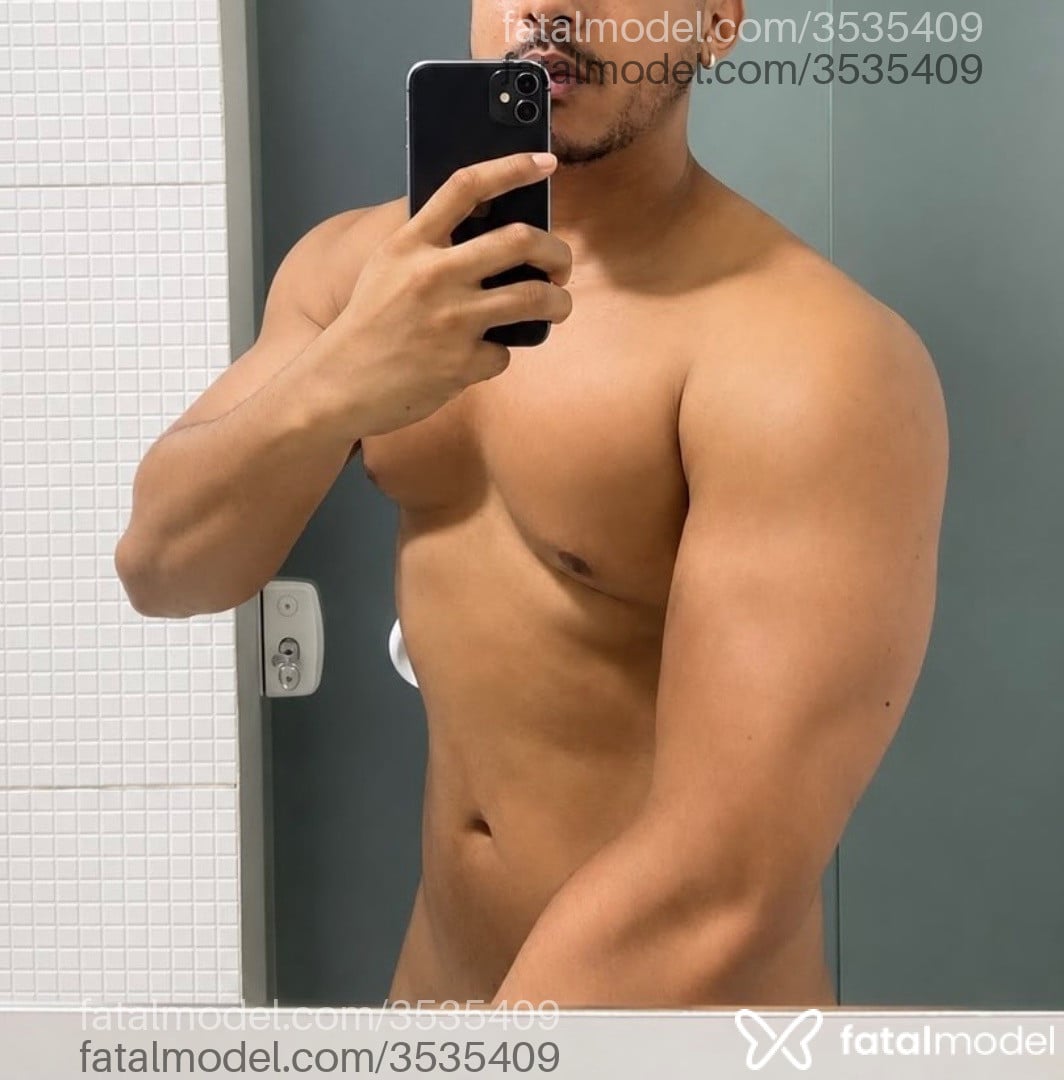 Acompanhante homem morena (o) de olhos pretos - Romakeys Acompanhante homem morena (o) de olhos pretos - Romakeys