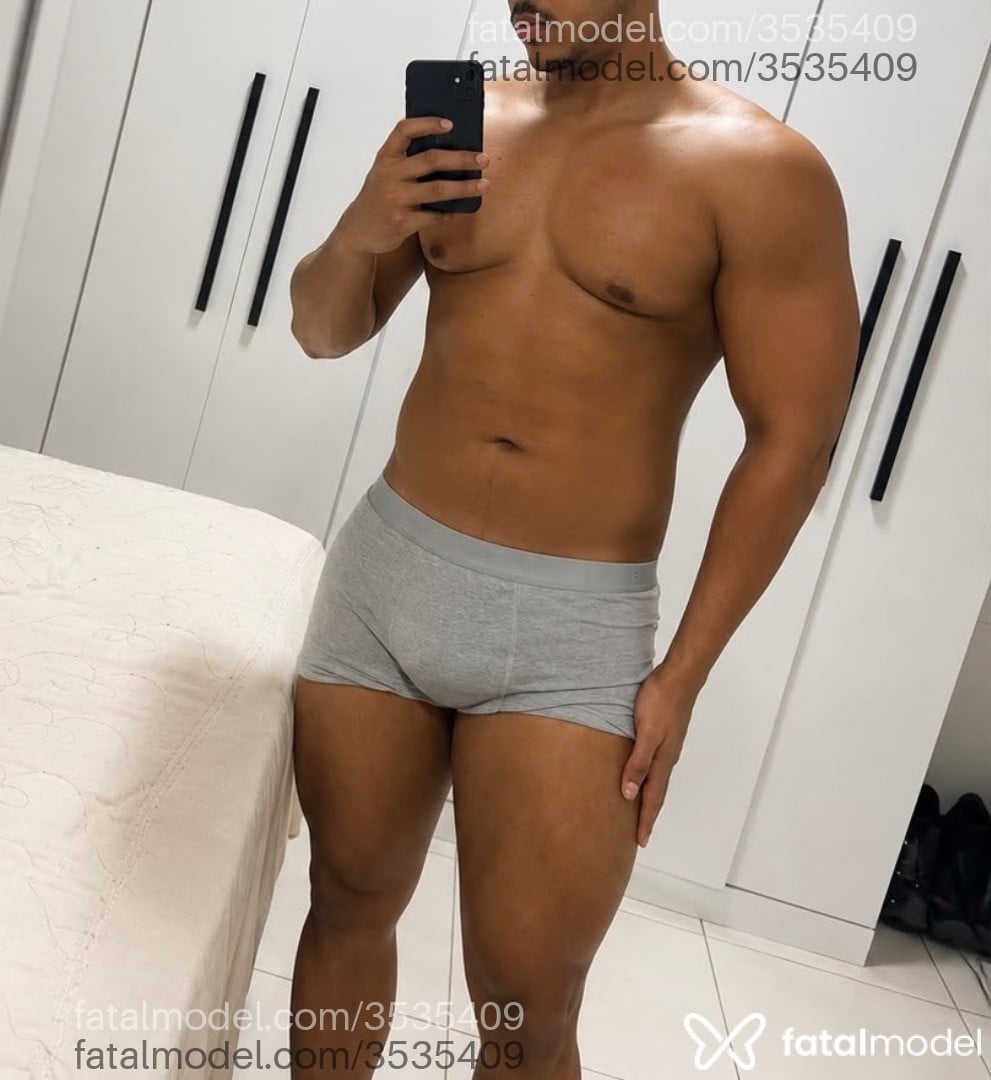 Acompanhante homem morena (o) de olhos pretos - Romakeys Acompanhante homem morena (o) de olhos pretos - Romakeys