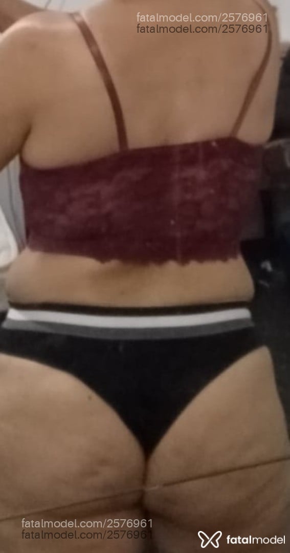 Acompanhante mulher com cabelo castanho de olhos castanhos - Ree