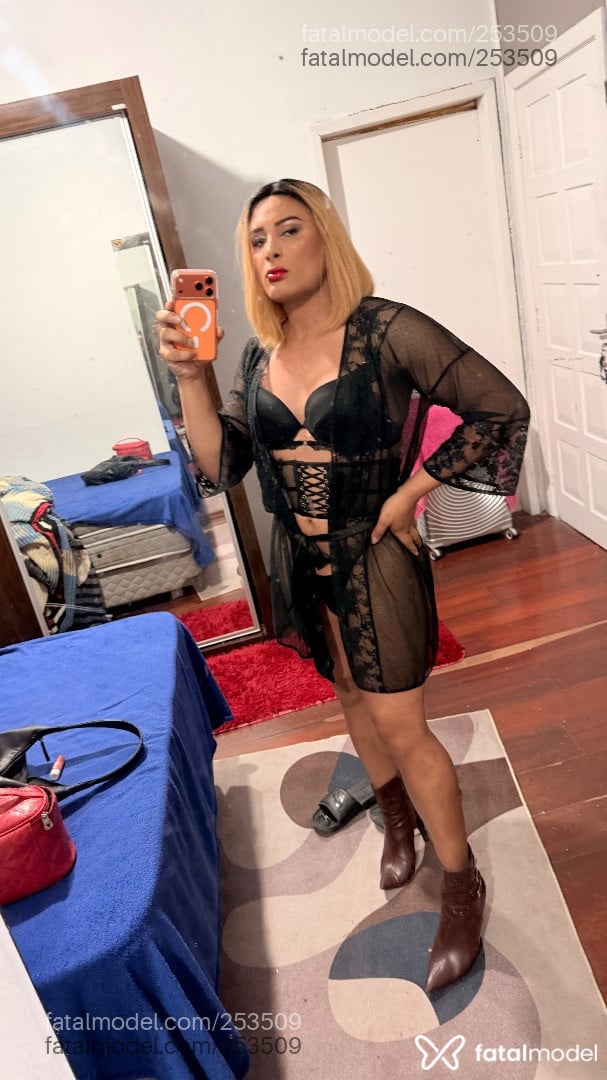 Acompanhante travesti loira (o) de olhos mel - Geovanna Diaz