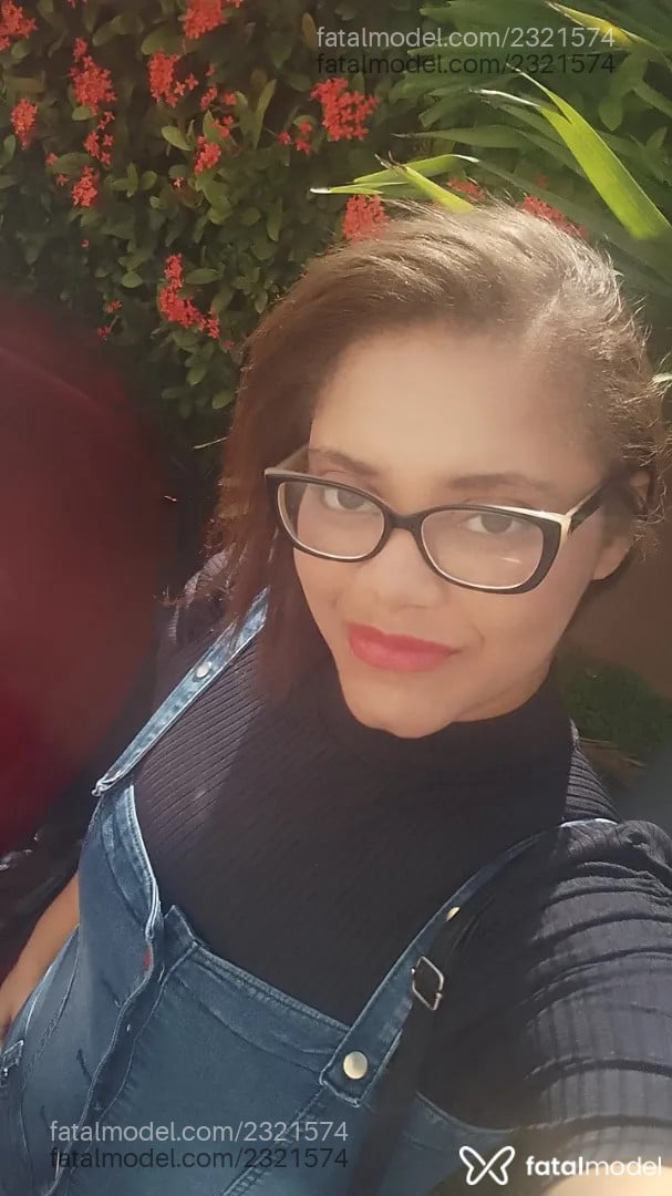 Acompanhante mulher com cabelo castanho de olhos castanhos - Angel Acompanhante mulher com cabelo castanho de olhos castanhos - Angel