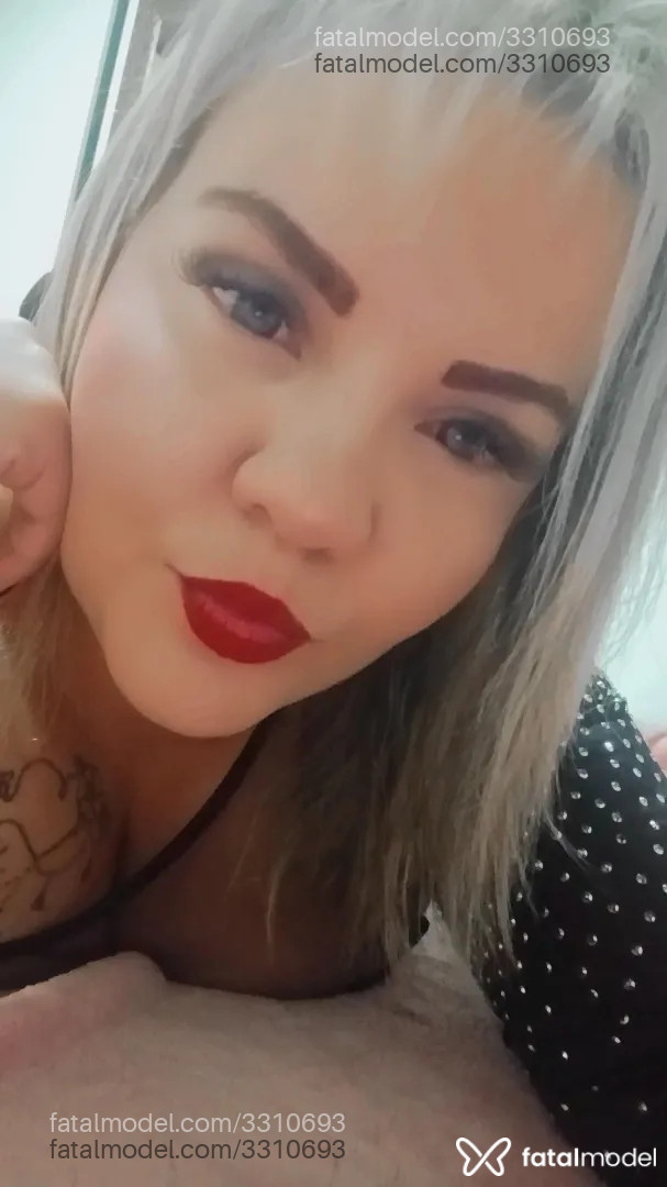 Acompanhante mulher loira (o) de olhos castanhos - Morena