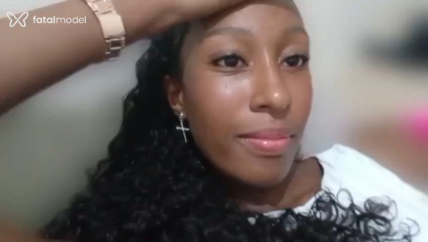 Acompanhante mulher morena (o) de olhos pretos - Juliana