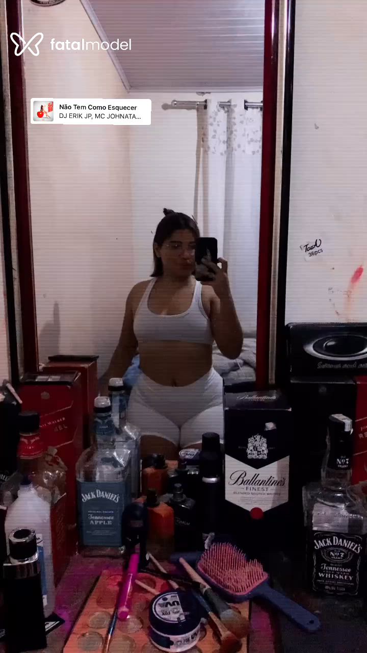 Acompanhante mulher morena (o) de olhos castanhos - Bruna