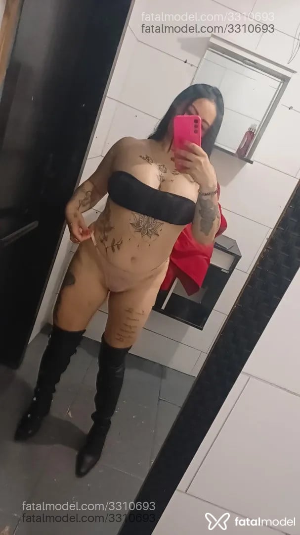 Acompanhante mulher loira (o) de olhos castanhos - Morena