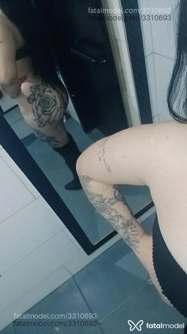 Acompanhante mulher loira (o) de olhos castanhos - Morena