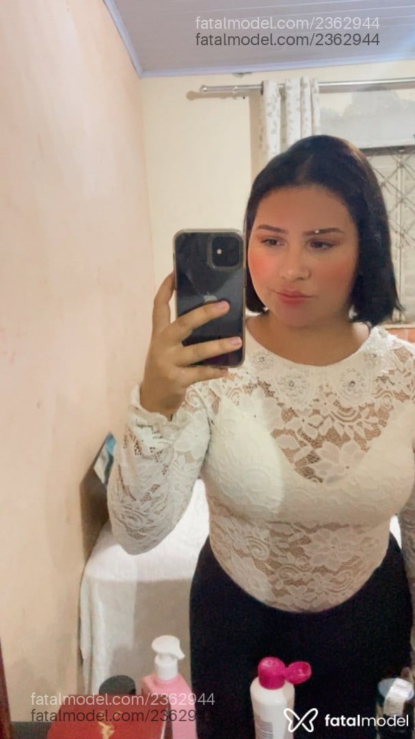Acompanhante mulher morena (o) de olhos castanhos - Bruna