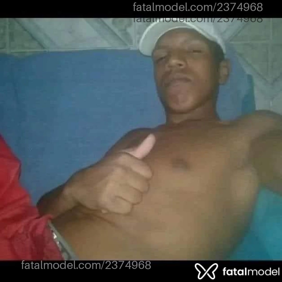 Acompanhante homem com cabelo grisalho de olhos pretos - Nego Samuel