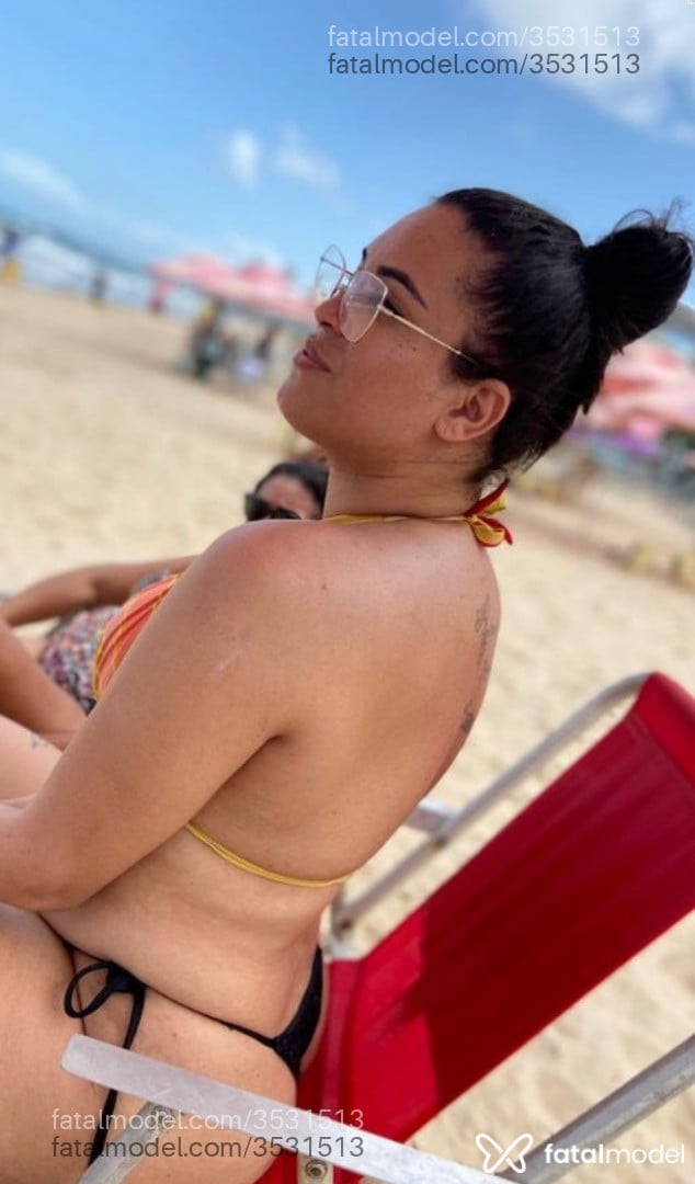 Acompanhante mulher trans morena (o) de olhos castanhos - Leona Susany