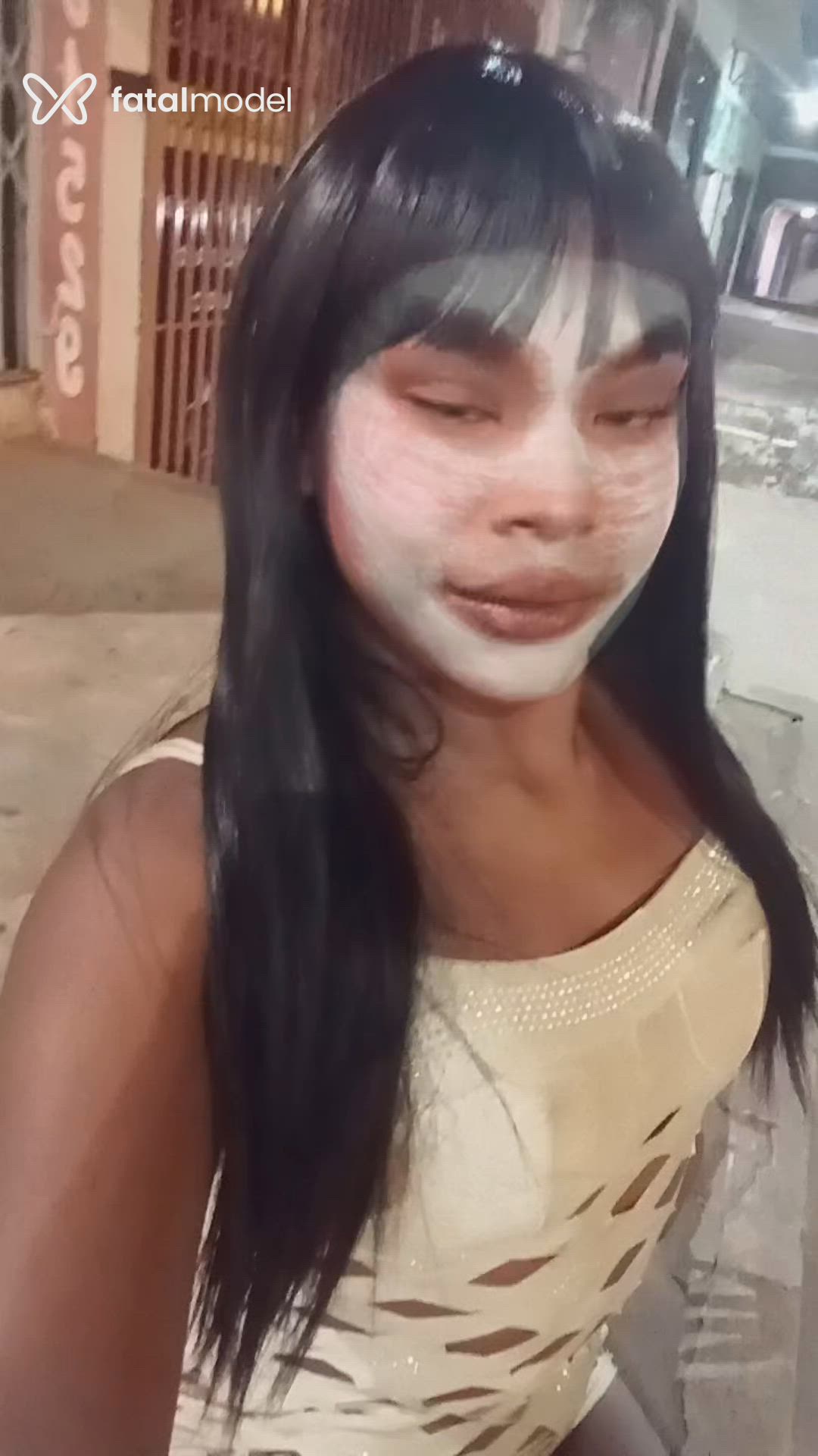 Acompanhante mulher trans morena (o) de olhos pretos - Luciana
