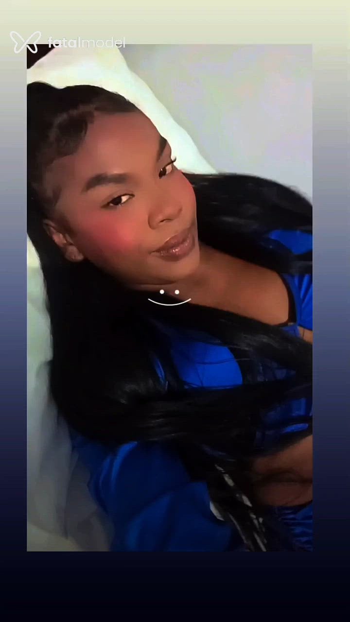 Acompanhante mulher trans morena (o) de olhos pretos - Luciana