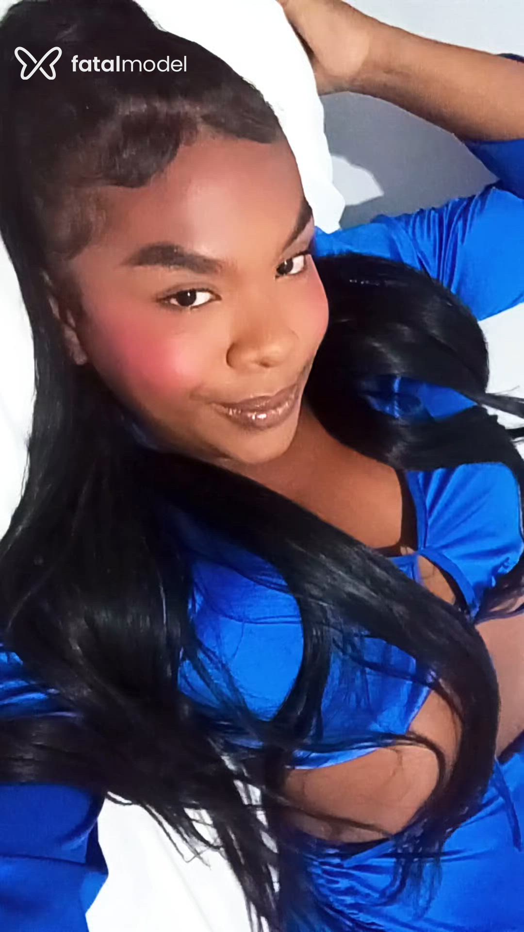 Acompanhante mulher trans morena (o) de olhos pretos - Luciana
