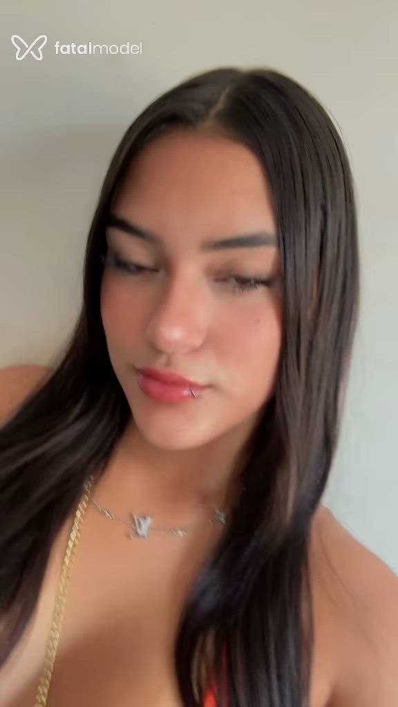 Acompanhante mulher morena (o) de olhos castanhos - Morena Acompanhante mulher morena (o) de olhos castanhos - Morena