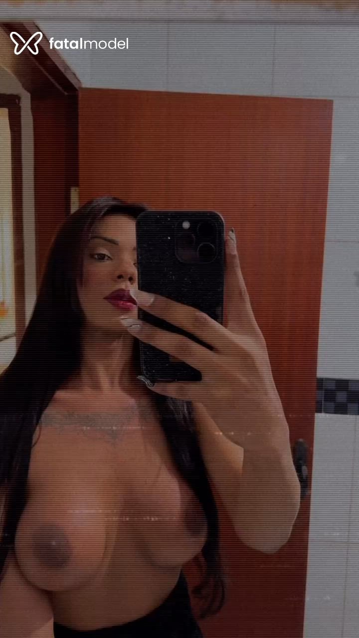 Acompanhante mulher trans morena (o) de olhos castanhos - Rebecca Alves