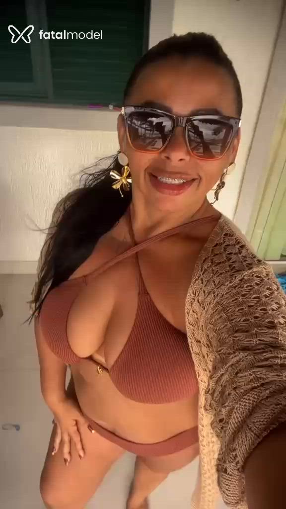 Acompanhante mulher com cabelo castanho de olhos castanhos - Jhoy Santtos